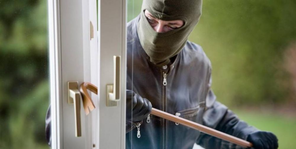 Estate-e-furti-in-casa_-perche-proteggere-labitazione-e-piu-urgente-che-mai-safe-home-shop